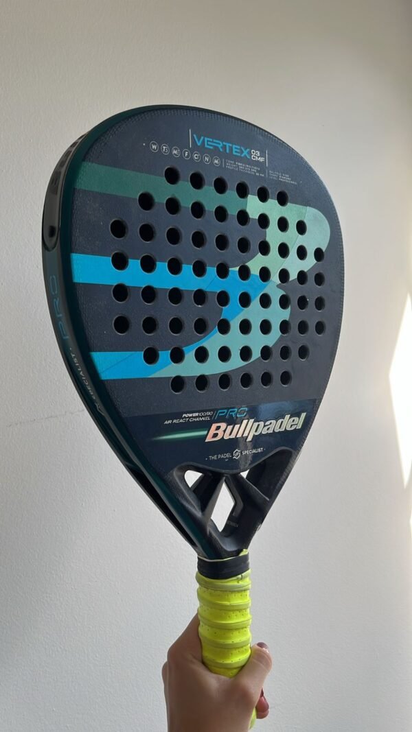 Bullpadel Vertex 03 Comfort 22 - Reparada