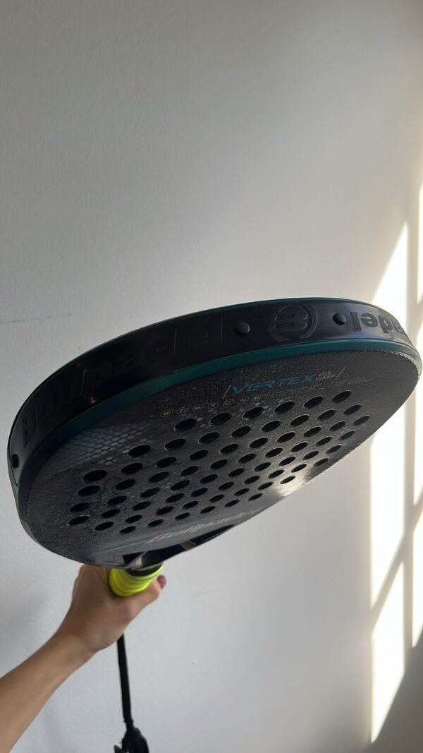 Bullpadel Vertex 03 Comfort 22 - Reparada